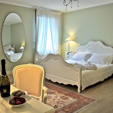 Villa Chiopris Eksteriør billede