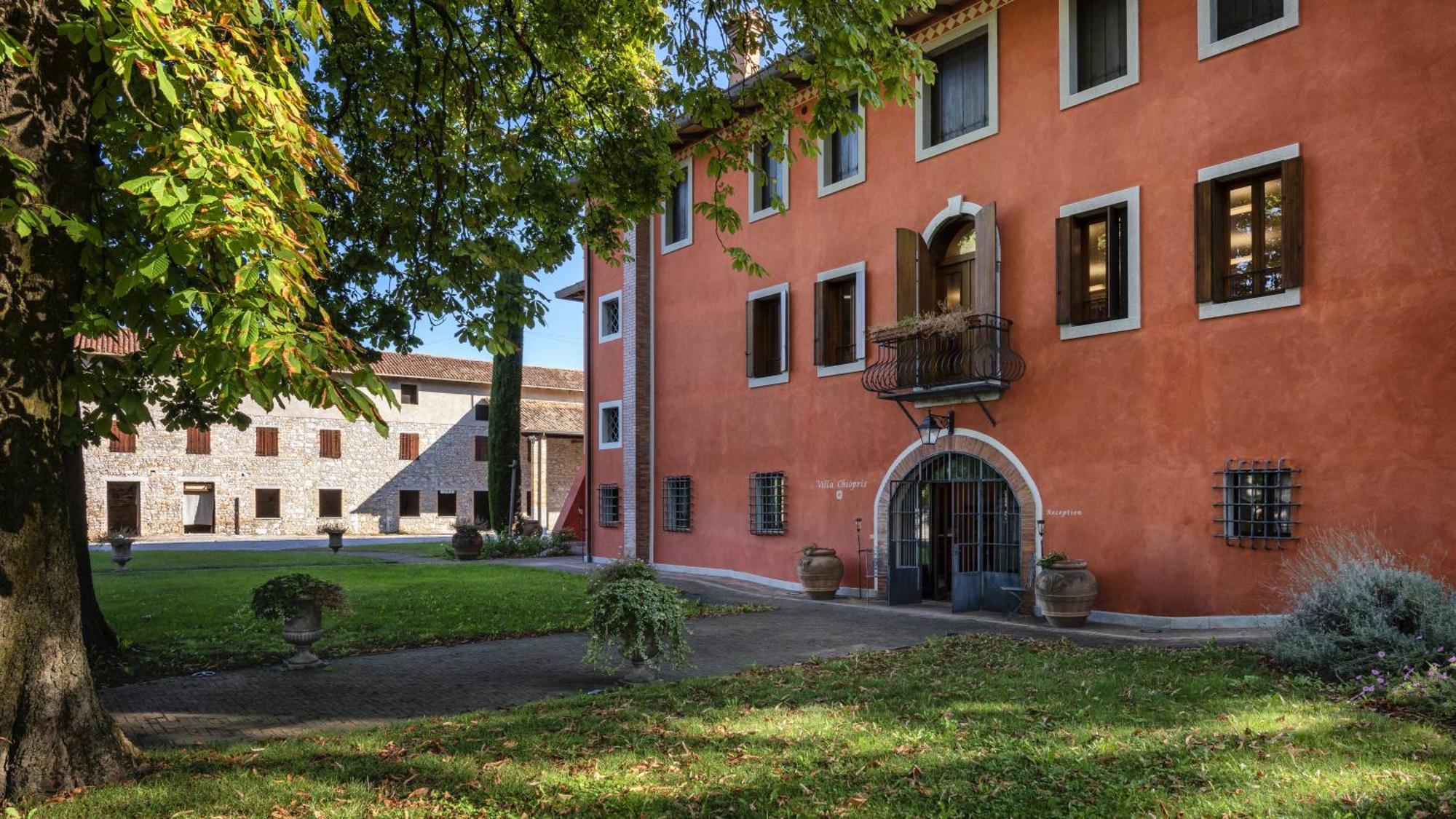 Villa Chiopris Eksteriør billede